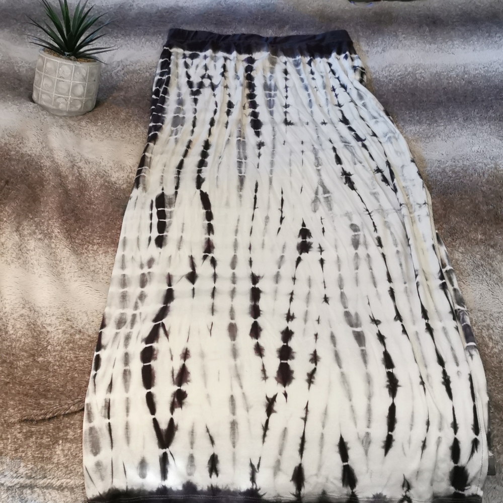 Tie dye long skirt with a slit on one side.